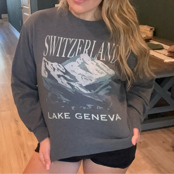 Hollister Gray graphic Sweatshirt - Picture 3 of 4